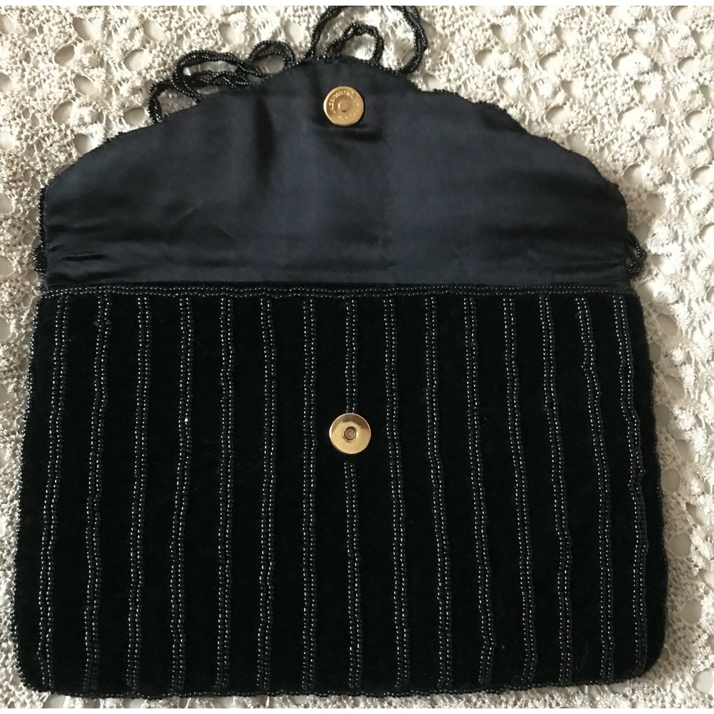 Evening purse Beaded on Black Velvet LaRegale gold trim and removable chain.